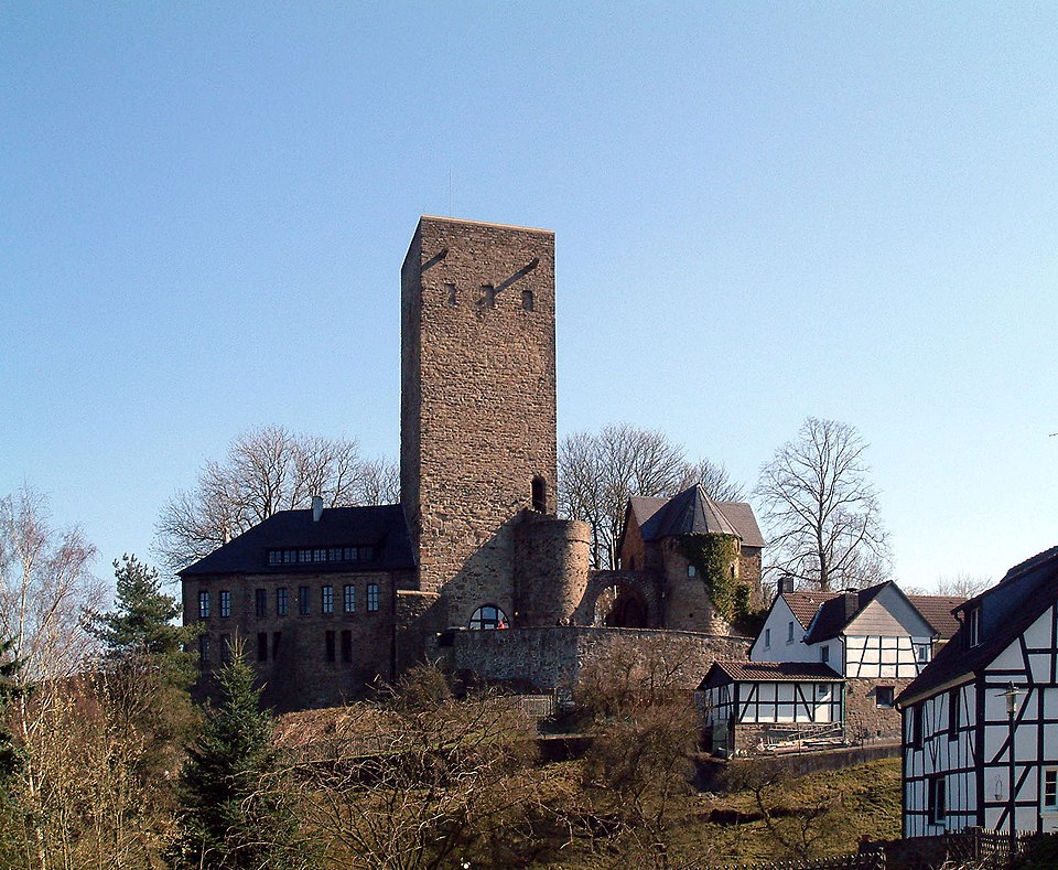 Burg Blankenstein aus Richtung Freiheit